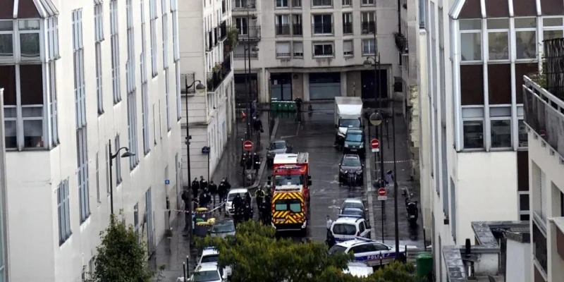 DIRECT. Attaque près des anciens locaux de Charlie Hebdo : Castex et Darmanin se rendent sur place