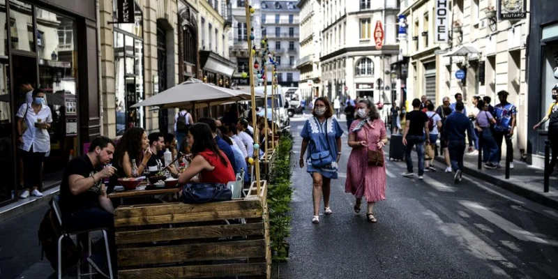Coronavirus : ce qu'il faut retenir des nouvelles annonces pour Paris, les restaurants et les universités