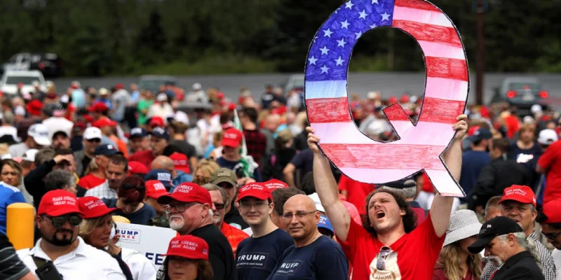 QAnon banni de Facebook : la lutte sans fin contre la désinformation