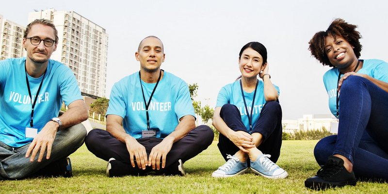 Que faut-il savoir sur le bénévolat en entreprise et l'entraide familiale ?