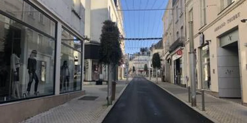 Confinement à Cholet. Elle crée une page sur Facebook en soutien aux commerçants