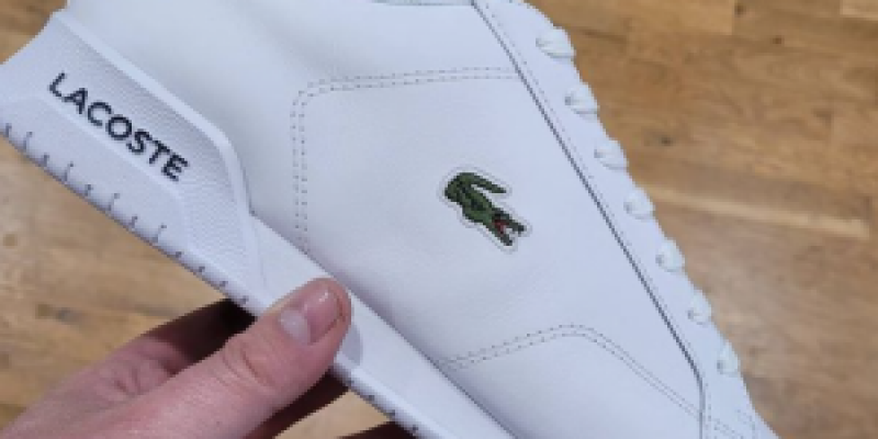 LACOSTE BLANCHE CHOLET TWIN SERVE - 105.00€ sur Bitume Cholet