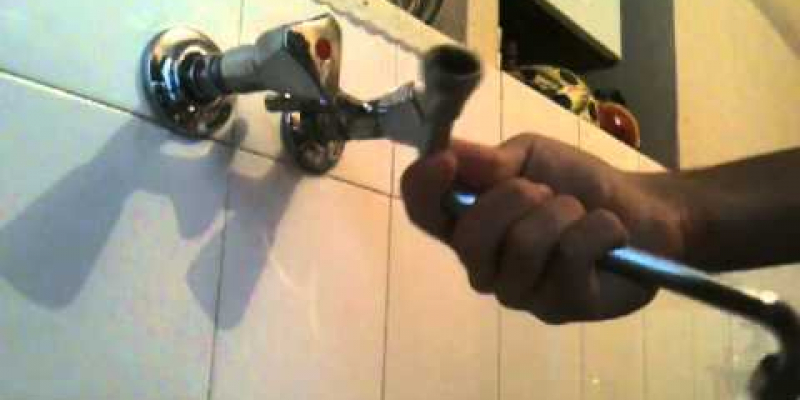 Changer un joint de robinet - Astuce plomberie: Conseil bricolage joint de robinet
