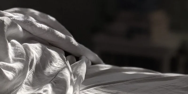 Pourquoi les scientifiques déconseillent-ils de faire son lit le matin?