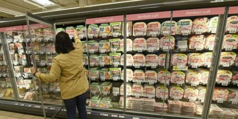 Blessée après avoir glissé sur une tranche de jambon, une Américaine réclame 50 000 dollars