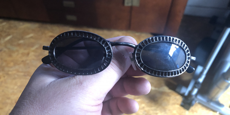 Trouvées à Cholet : lunettes de soleil taille enfant