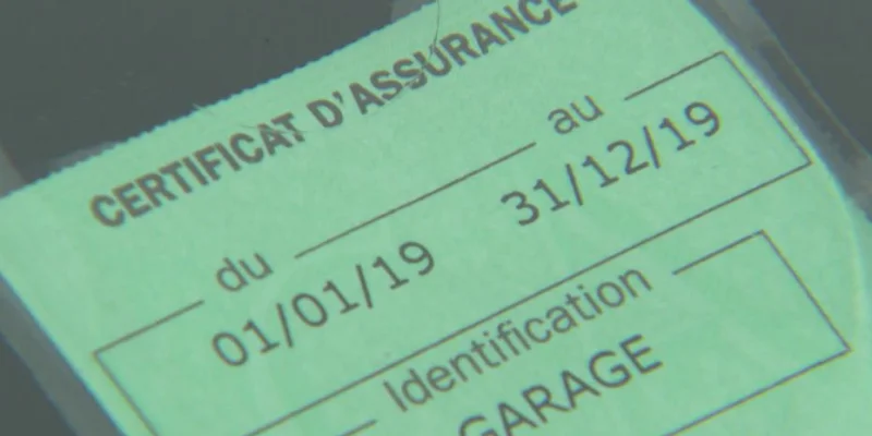 Assurance automobile : ce qu'il faut savoir sur la disparition de la vignette verte