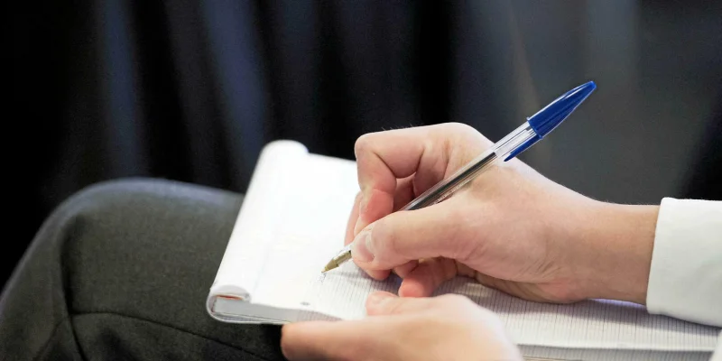 Arrêtez la prise de notes sur ordinateur pour gagner en mémorisation