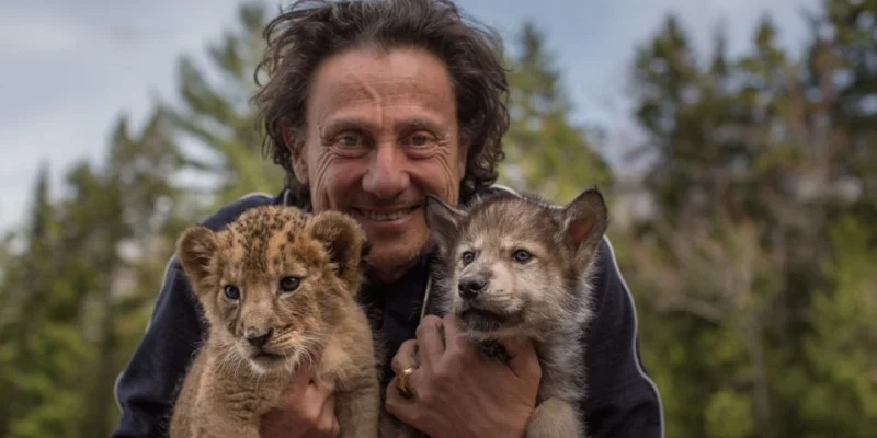 Il travaille avec un lion Blanc, un Jaguar et un Panda, interview du cinéaste Gilles de Maistre !