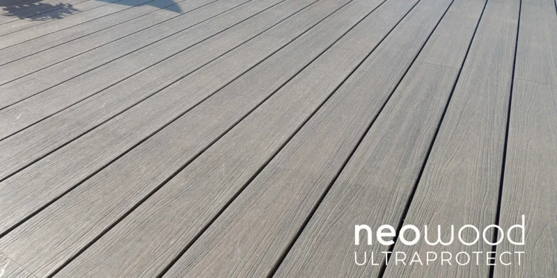 Comment nettoyer facilement le bois composite de sa terrasse