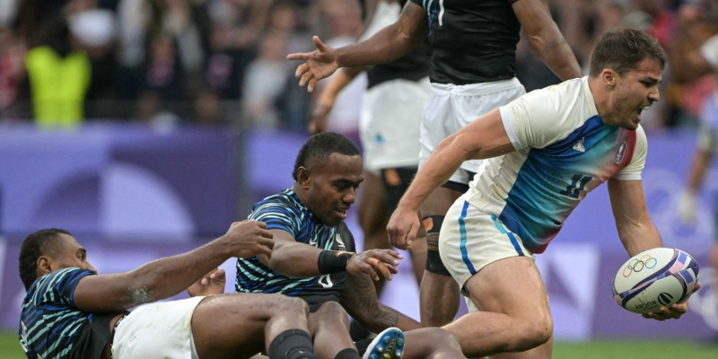 Rugby à 7 aux JO 2024 : portés par Antoine Dupont, les Bleus réalisent l'exploit et décrochent la première médaille d'or française de ces Jeux