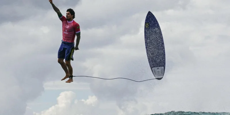 JO Paris 2024 : « J'ai juste appuyé sur le bon bouton », la photo folle du surfeur Gabriel Medina