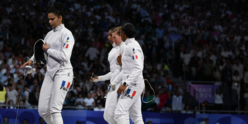 JO 2024 - Escrime. Les Françaises en argent à l'épée par équipe, battues d'une touche en finale