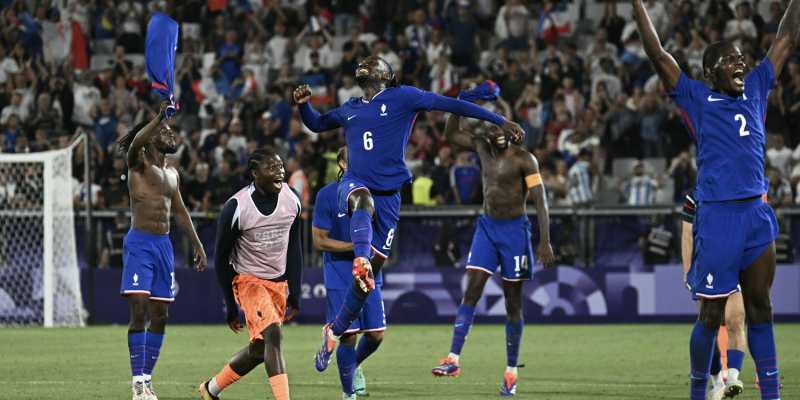 France-Argentine : les Bleus du foot s'imposent face à l'Albiceleste dans un match tendu... Revivez le quart de finale des JO de Paris 2024