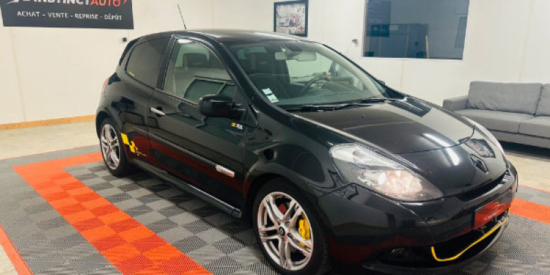 Renault Clio III RS 2.0 16V 203 Renault Sport + KIT DISTRI OK + CLIM AUTO + SUIVI COMPLET