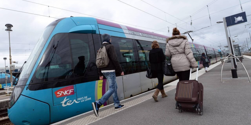 Dans le train Angers Cholet, une fillette de 9 ans subit les attouchements de son père