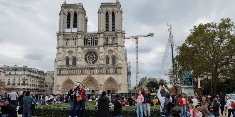 La moitié des Français prévoit de visiter la cathédrale Notre-Dame de Paris après sa réouverture