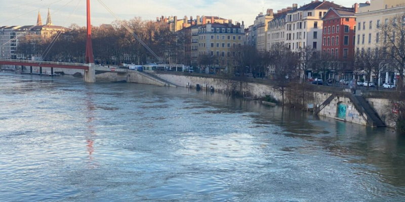 La Saône en crue à Lyon, le Rhône placé en vigilance jaune