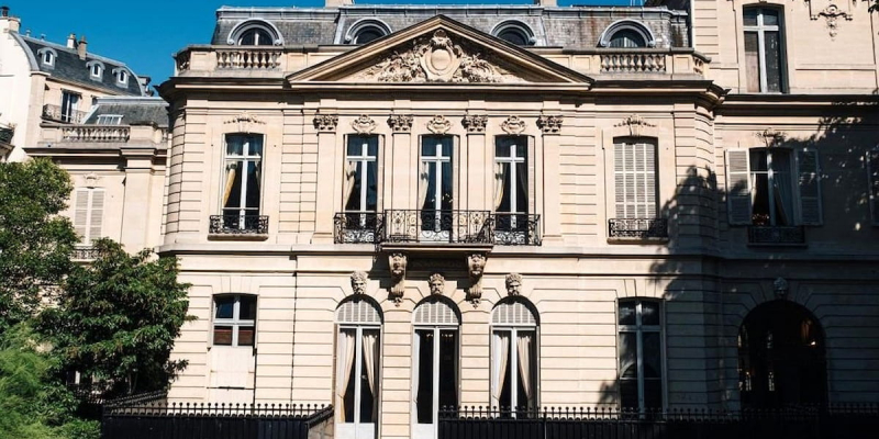 Cette magnifique bibliothèque au cœur de la Nouvelle Athènes est une mémoire du XIXe siècle