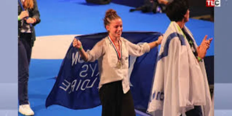 Une haie d’honneur au Lycée de la Mode avait lieu vendredi matin, pour célébrer la réussite de Manon Pouivet