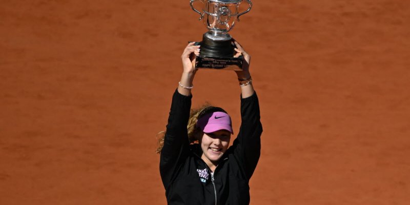 6 juin 2026 : Mirra Andreeva remporte son premier titre du Grand Chelem face à Maja Chwalińska en finale de Roland Garros