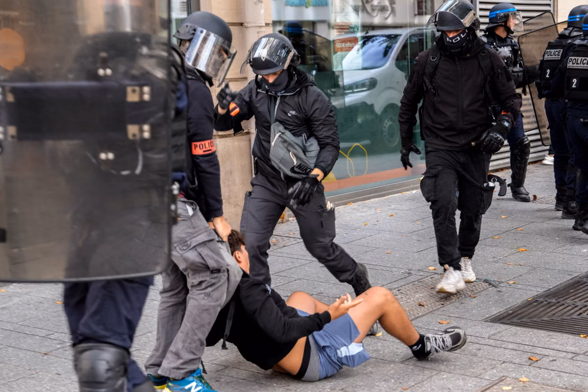 Blocage des lycées : « Nous ne pouvons supporter que nos jeunes soient meurtris, enfermés et réduits au silence »