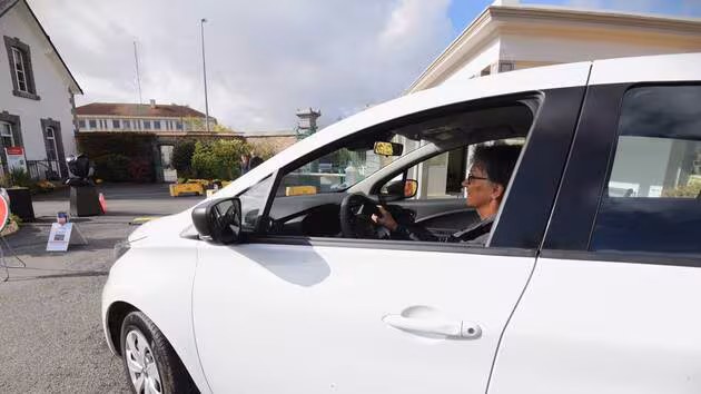 Cholet. Pour le rush de la Toussaint, une navette achemine les usagers du cimetière jusqu'aux tombes | Courrier de l'Ouest
