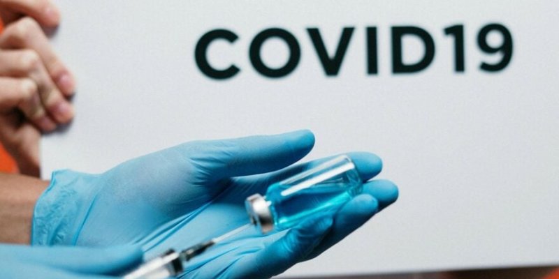 COVID-19 : la plus vaste étude ridiculise le mythe du « vaccin plus dangereux que le virus »