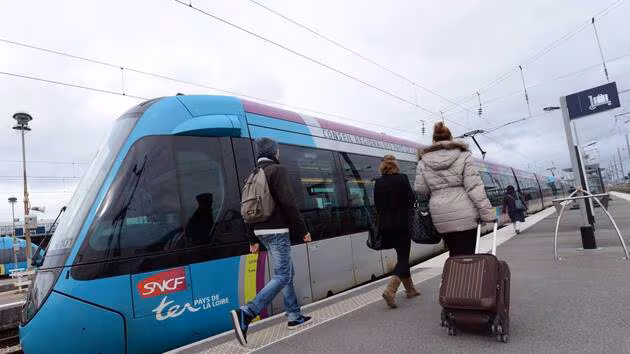 Dans le train Angers Cholet, une fillette de 9 ans subit les attouchements de son père
