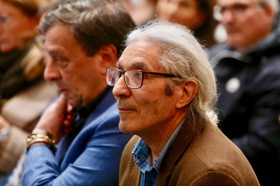 En soutien à Boualem Sansal, cet écrivain franco-algérien détenu en Algérie, la ville de Cholet donne son nom à une place