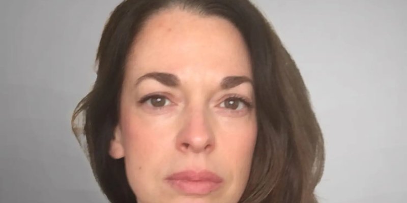 « J'ai besoin d'un salaire » : l'appel à l'aide d'Alix, graphiste depuis 20 ans, qui perd ses clients à cause de l'IA