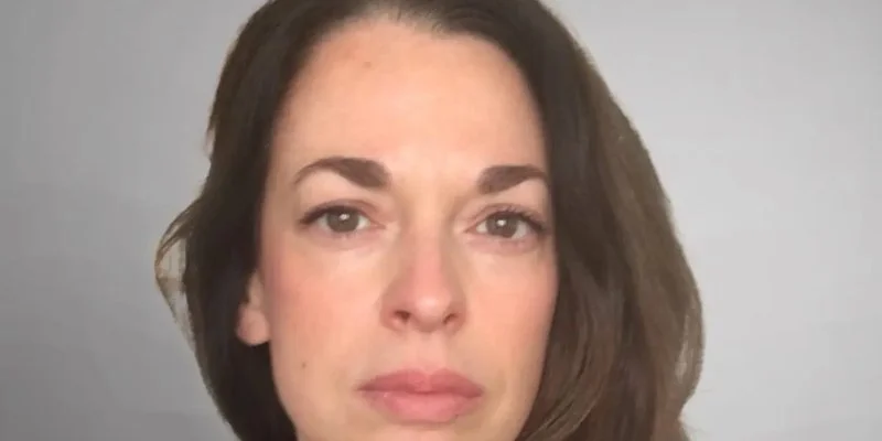 « J'ai besoin d'un salaire » : l'appel à l'aide d'Alix, graphiste depuis 20 ans, qui perd ses clients à cause de l'IA