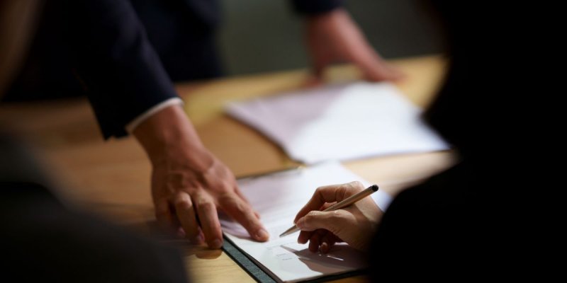 Je n'ai pas reçu mes documents de fin de contrat. Que puis-je faire pour les obtenir ?