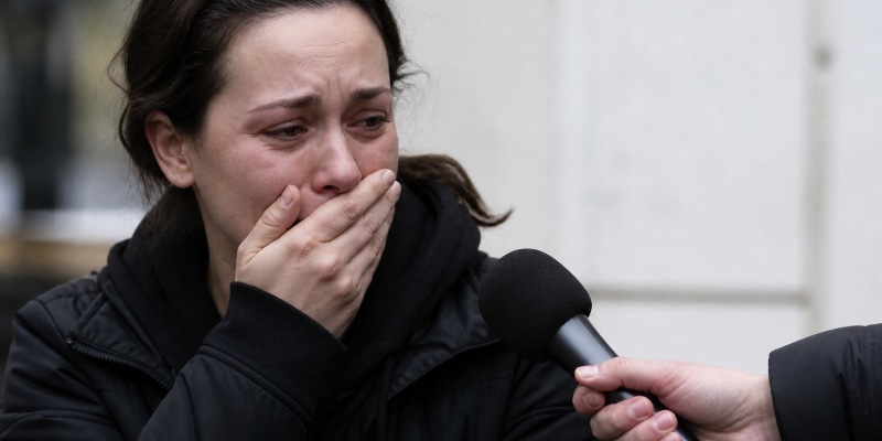 Le deuil au rythme de l’info en continu et de l’émotion à chaud
