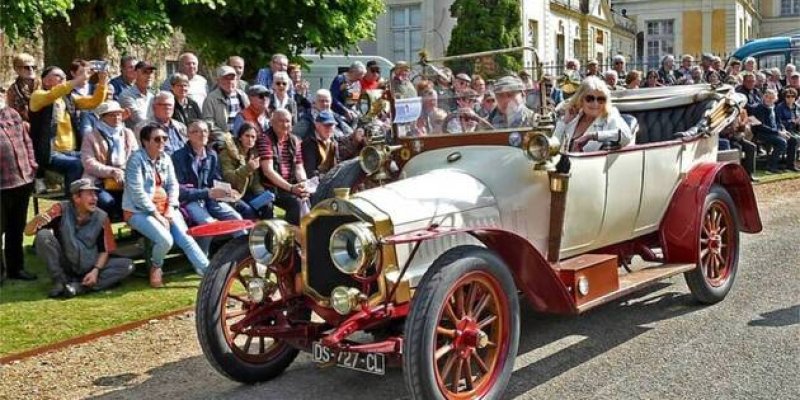 Maulévrier. Automobiles de l'âge d'or : un défilé de belles d'antan