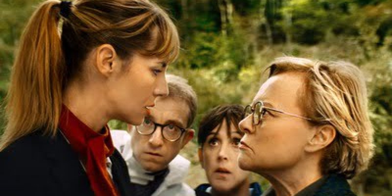 Muriel Robin et Louise Bourgoin s'affrontent en mère et fille pour LA PIRE MERE AU MONDE de Pierre Mazingarbe