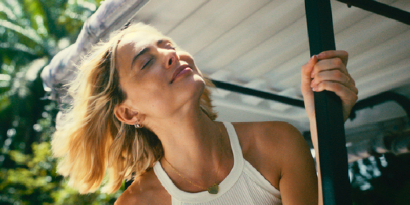 Piégée au Paradis pour un tragique accident, interview avec Nora Arnezeder pour 