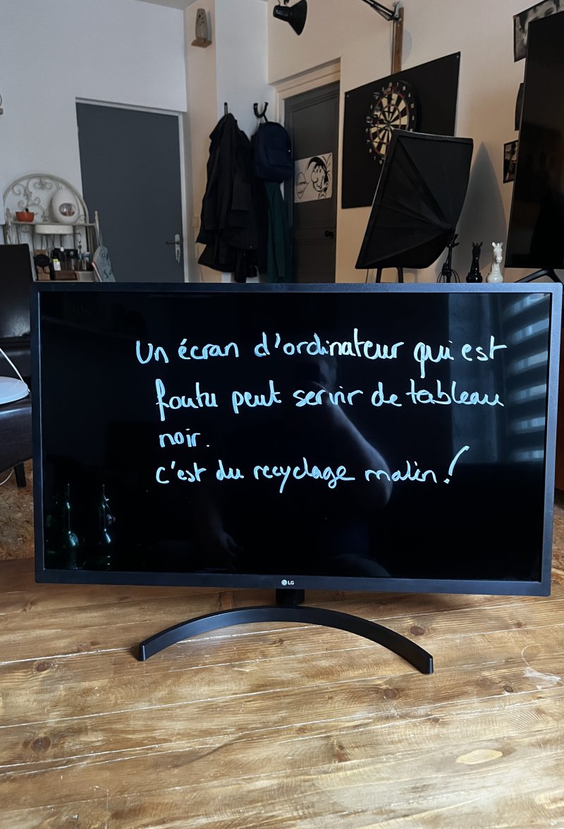 Astuce recyclage : écran d’ordinateur en tableau noir