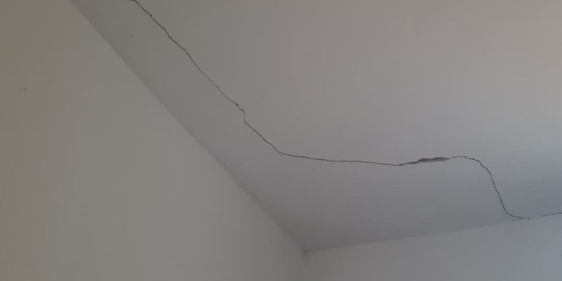 « On n'a que nos yeux pour pleurer » : à Rezé, des dizaines d'habitants impuissants face aux fissures de leurs maisons - ICI