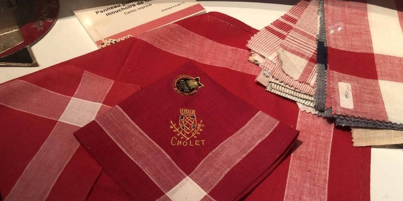 Et un mouchoir de Cholet pour l’acteur Benjamin Lavernhe ?