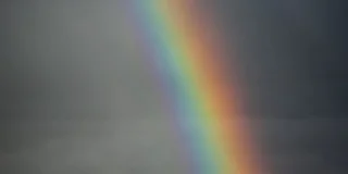 Combien de couleurs possède un arc-en-ciel ?