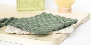 Tawashi : comment fabriquer une éponge zéro déchet ? - Elle Décoration