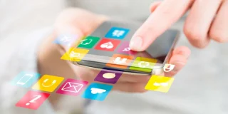 Devenir community manager : formations, débouchés, salaire...