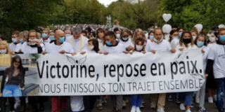 Marche blanche à Villefontaine : entre 5000 et 6000 personnes se sont réunies pour rendre hommage à Victorine