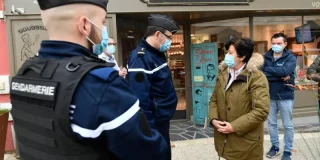Les Herbiers : la maire, Véronique Besse, et les commerçants désobéissent au gouvernement.