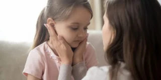 Oui, les parents hélicoptères sont de véritables dangers