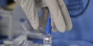 Covid-19 : les vaccins empêchent-ils la transmission du virus ?