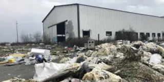 Cholet. Dans la zone de l'Ãcuyère, les déchets s'entassent sur un terrain abandonné