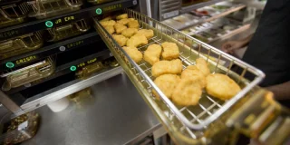 Aux Ãtats-Unis, un nugget McDonald's a été vendu... 100 000 dollars
