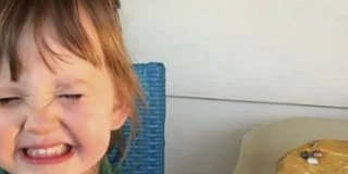 Un gâteau déprimant pour son anniversaire, l'idée géniale de cette petite fille